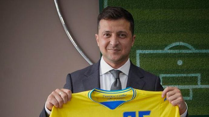 В ОП заявили, что лозунг на форме украинской сборной абсолютно правильный