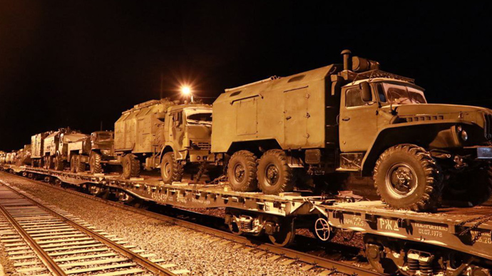 Another trainload of military equipment and personnel arrives in Belarus from Russia 