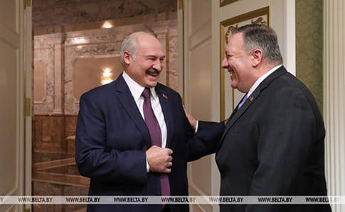 Помпео й Лукашенко пожартували про диктатуру й журналістів