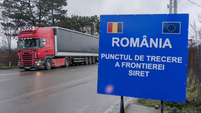 Romanian farmers stop blocking lorries at checkpoint on Ukrainian border