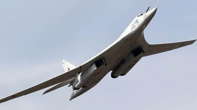 Російська пропаганда розповіла, що Путін пів години політав на ракетоносці Ту-160м