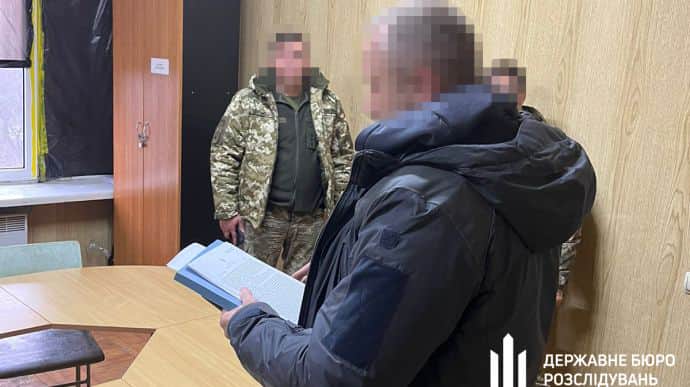 В Запорожье руководитель ТЦК с подчиненными помог избежать мобилизации 300 мужчинам – ГБР