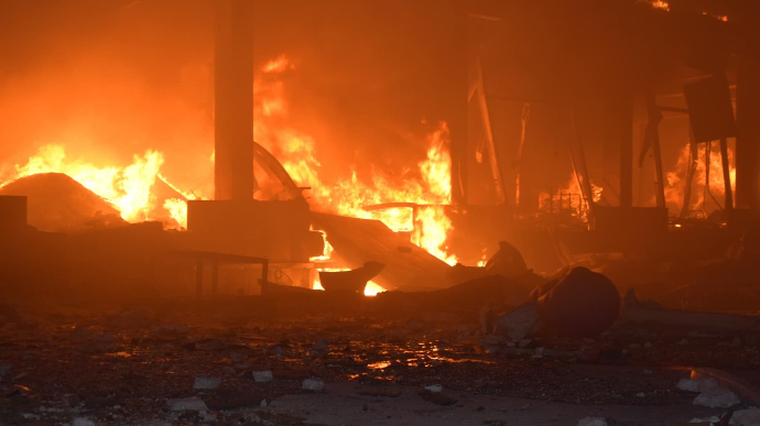 На Одещині внаслідок влучання ворожих ракет спалахнули пожежі