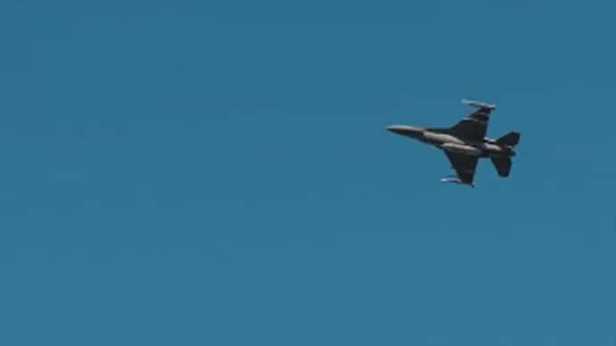 Зеленский показал тренировки украинских пилотов на F-16