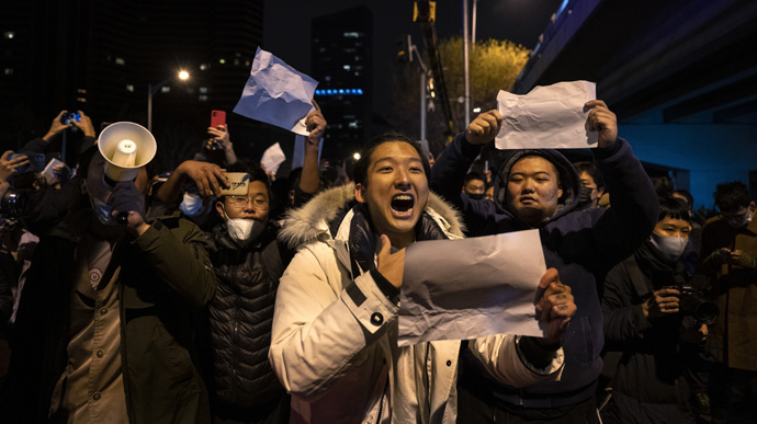 У Китаї масові протести проти влади Сі Цзіньпіна через ковідний локдаун 