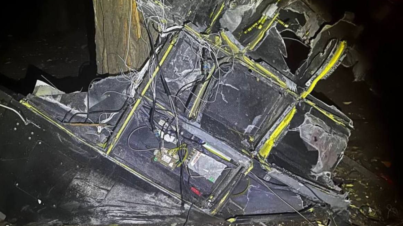 Russian forces attack Dnipro, damaging high-rise buildings and premises of educational institution