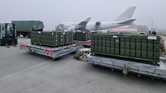 В Украину прибыло 80 тонн боеприпасов от США