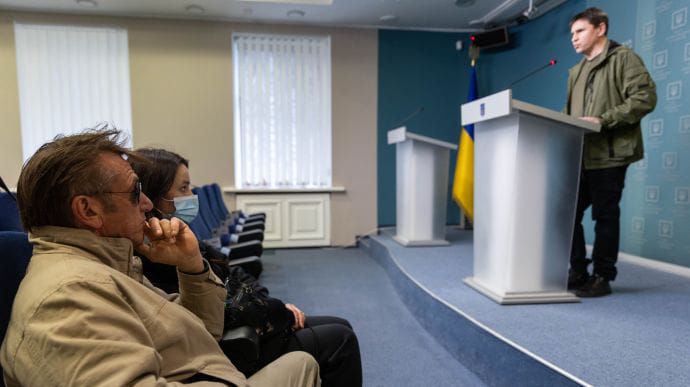 В Киев поддержать украинцев приехал актер Шон Пенн