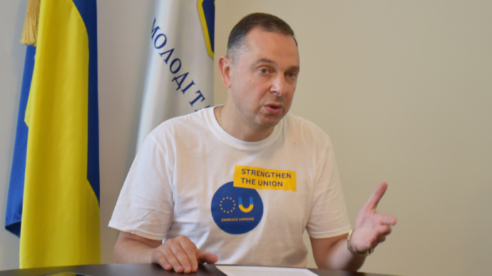 Чемпіонат України з футболу відновиться у День державного прапора