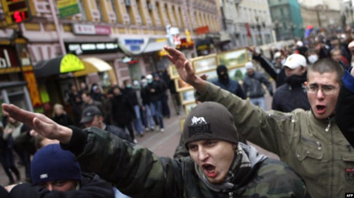Молодики з нацистською символікою влаштували стрілянину й масову бійку у Москві