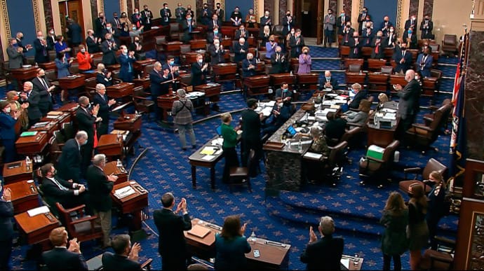 Сенат США одобрил пакет мер поддержки экономики в размере $1,9 трлн