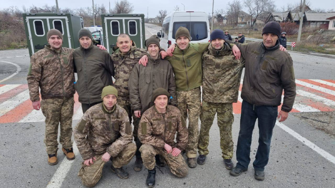 Ukraine hands over list of 800 injured soldiers held in Russian captivity to Russia