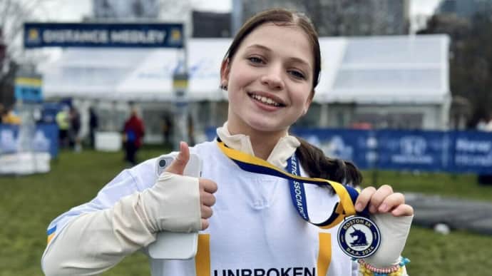 12-year-old Ukrainian Yana Stepanenko runs Boston Marathon 5K race on prosthetic legs – video