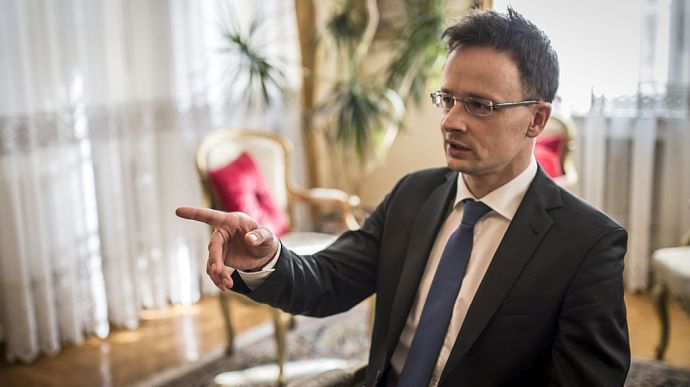 Сийярто вызвал главу украинского посольства из-за снятия венгерского турула в Мукачево