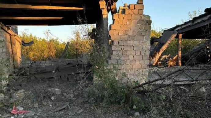Росіяни вранці скинули на Селидове авіабомбу ФАБ-500: пошкоджено житло, будівля ДСНС