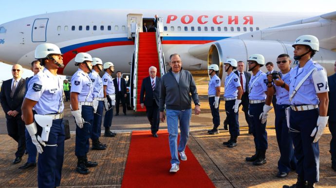 Лавров прилетів до Бразилії для зустрічі з президентом, який зробив гучні заяви про Україну