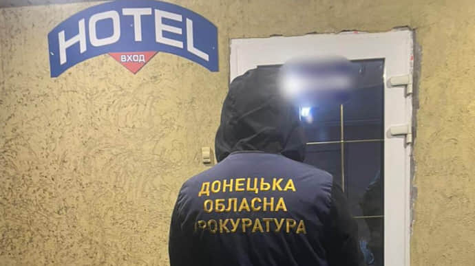 У прифронтовому місті Донеччини викрили бордель: 7 тисяч за годину послуг