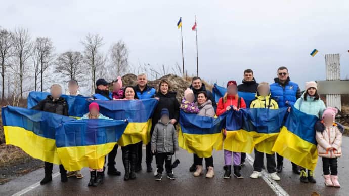 Украина вернула еще 11 детей из России и оккупированных территорий