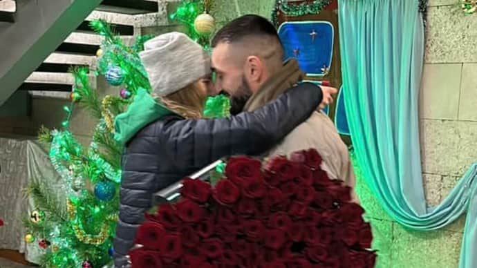 Сombat medic released from Russian captivity gets engaged to comrade-in-arms – video