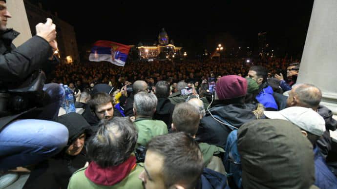 Протести в Белграді: десятки затриманих, Вучич обіцяє відреагувати