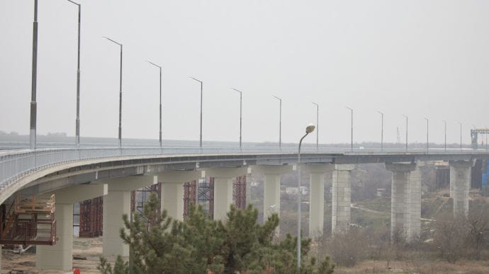 Зеленський прилетів до Запоріжжя відкрити шматочок сумнозвісного мосту