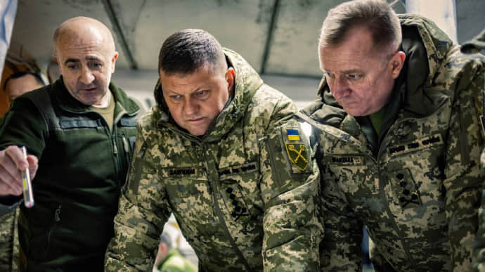 Ukraine's Commander-in-Chief spends several days at front line – photo
