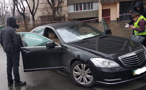 В Киеве прострелили голову мужчине в элитном Мерседесе 