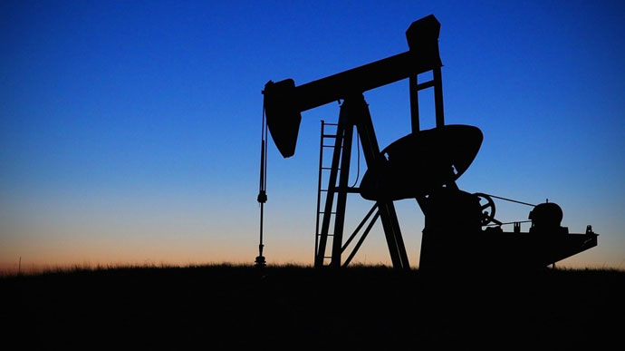 Російська нафта продовжує надходити до Європи через треті країни попри санкції ЄС − Spiegel