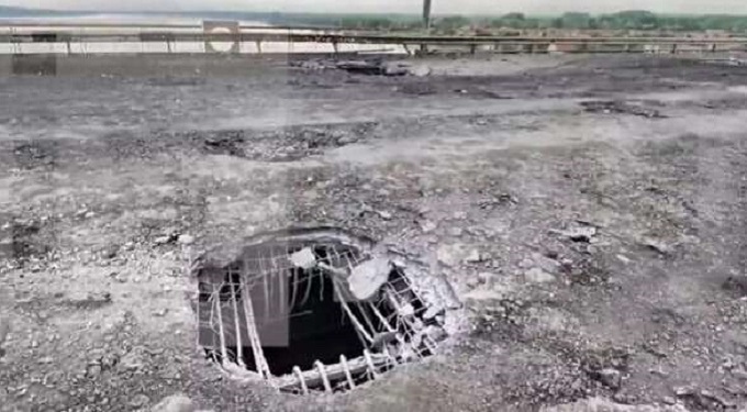 Invaders force public utility companies to repair Antonivskyi bridge – Kherson Oblast State Administration
