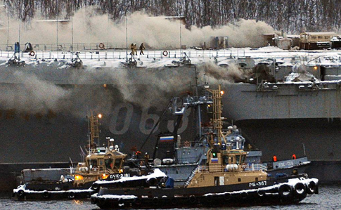 В России почти сутки горит крейсер: 1 человек погиб, еще 1-го ищут