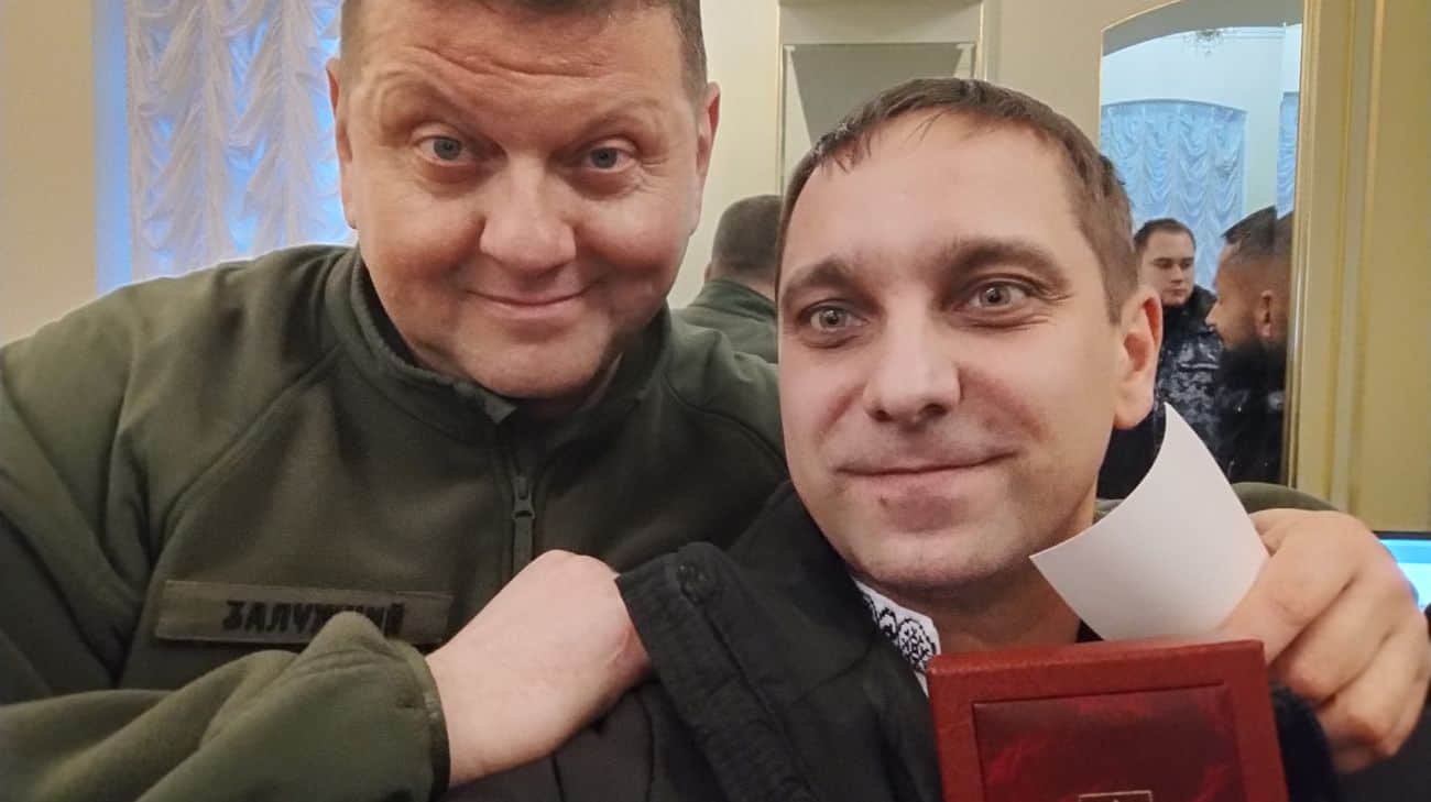 The former combat physician stated that despite the right to defer him, he was kept in the shopping center for 3 days