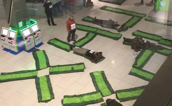 В аэропорту Киев устроили пикет против похищения грузин