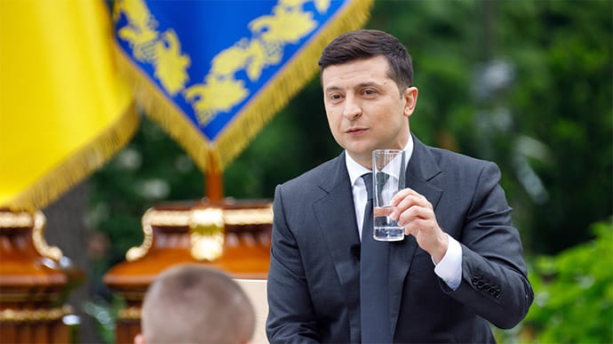 Зеленський пропонує припинити повноваження всіх суддів КСУ: текст законопроєкту