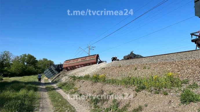 Explosion rings out on Crimean railway, several wagons derailed