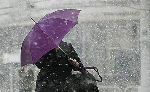 С понедельника Украину начнет накрывать дождями и снегом