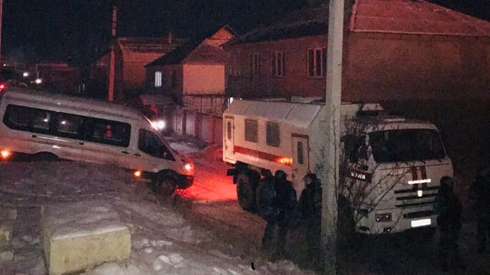 Вночі окупанти прийшли з обшуками до кримських татар