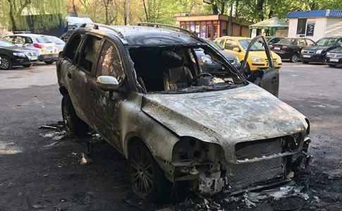 У Дніпрі спалили авто головреда газети