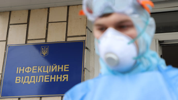 За сутки в Украине обнаружили почти 25 тысяч новых больных ковидом