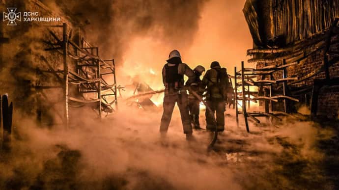 У Харкові досі гасять пожежі після нальоту Шахедів – ДСНС
