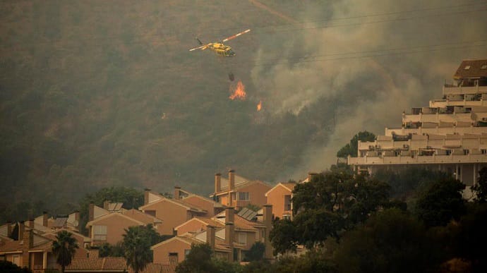 Пожежа на півдні Іспанії: 2 500 евакуйованих осіб, майже 7 тисяч га знищеного лісу