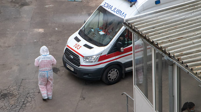 В Киеве снова выросло количество смертей от covid, почти 1700 новых больных