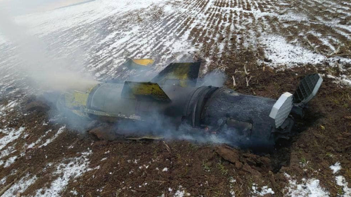 Ukrainian soldiers shot down a Tochka U missile from a Stinger