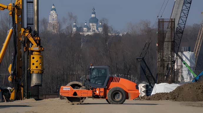 Bridge over River Desna destroyed by Russian forces will be rebuilt using unique construction element – photo