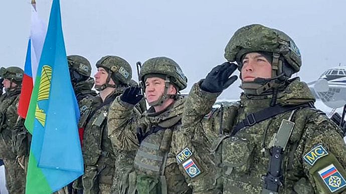Первые самолеты с российскими военными вернулись из Казахстана