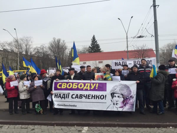 Митиинг под посольством РФ в Киеве в поддержку Савченко