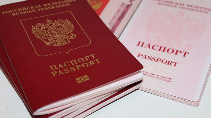 Residents of occupied territories refuse to take Russian passports