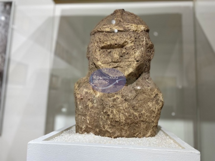 Russian occupation administration is holding an exhibition displaying items stolen from a historic reserve near Melitopol. Photo: Crimean Wind on Telegram