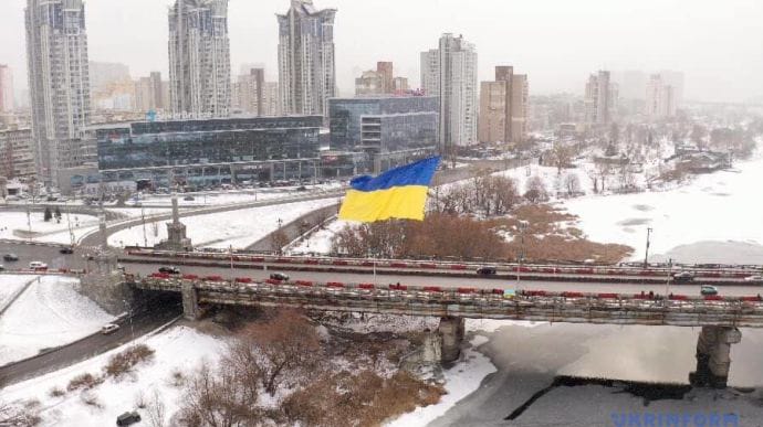 У Києві утворили живий ланцюг через Дніпро