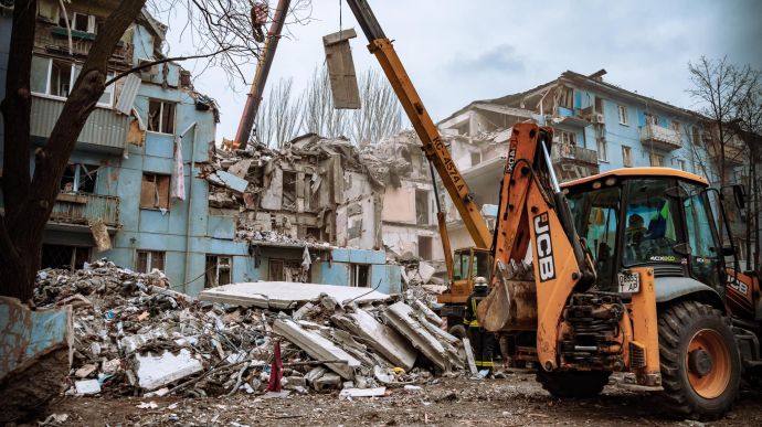 Debris of destroyed apartment building in Zaporizhzhia removed