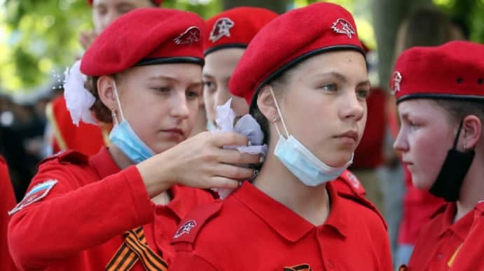 Russians in Crimea call on teenagers to join militaristic organisations